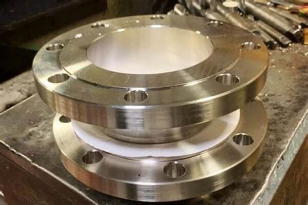 OIP-C (5) ASME B16.5 A182 F316L WNRF Flange 6 Inch S/40S CL300 - Image 1